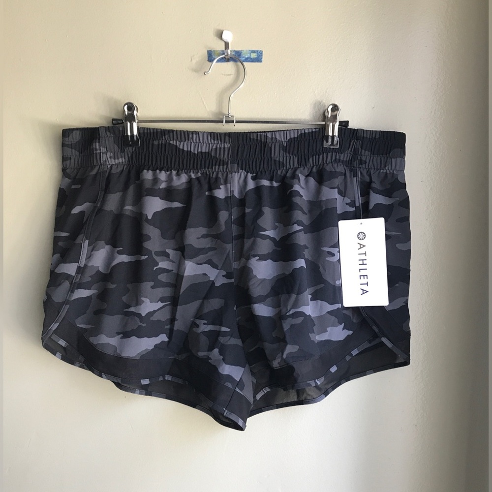NWT! Athleta Mesh Racer Run 4” Shorts Camo Size: L